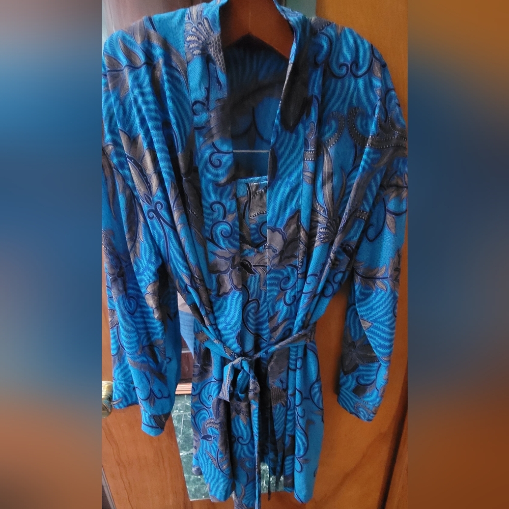 Victorias Secret Robe/Camisole/ Short Combo